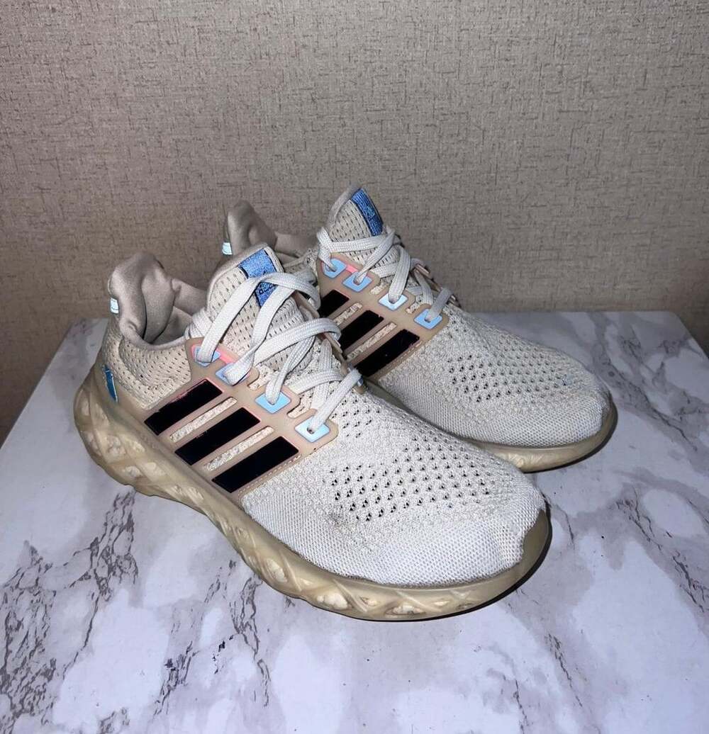 Adidas UltraBoost 5.0 Size 7.5 Off White Multi